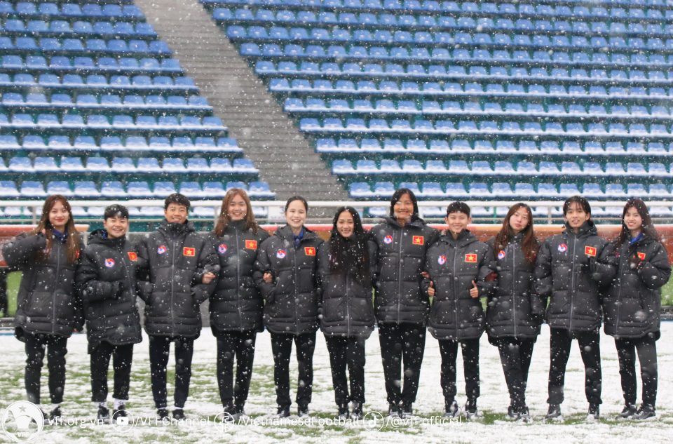 Đại diện U20 nữ Việt Nam làm quen sân thi đấu với U20 Nhật Bản