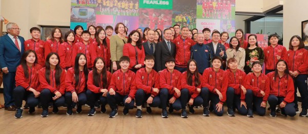 Đại sứ quán Úc và VFF làm điều đặc biệt dành cho đội tuyển nữ Việt Nam trước giải châu Á