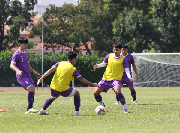 Đấu nội bộ dưới trời nắng gắt, tuyển Việt Nam tìm đội hình chuẩn thắng Malaysia
