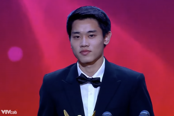 Đình Bắc nhận danh hiệu VĐV trẻ 2025, tiết lộ hành động cực đặc biệt sau khi giành vàng SEA Games 33