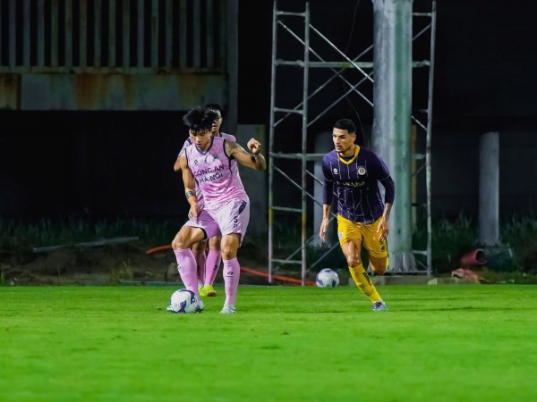 Đoàn Văn Hậu gây thích thú khi đăng ảnh chạm trán Đỗ Hoàng Hên: Lượng tương tác khủng Đoàn Văn Hậu gây thích thú khi đăng ảnh chạm trán Đỗ Hoàng Hên: Lượng tương tác khủng