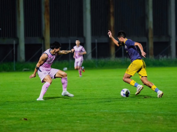 Đoàn Văn Hậu gây thích thú khi đăng ảnh chạm trán Đỗ Hoàng Hên: Lượng tương tác khủng Đoàn Văn Hậu gây thích thú khi đăng ảnh chạm trán Đỗ Hoàng Hên: Lượng tương tác khủng