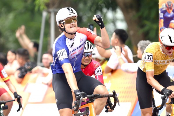 Đoạt áo vàng, ngoại binh đội Vĩnh Long ví Cúp truyền hình TP.HCM với Tour de France Đoạt áo vàng, ngoại binh đội Vĩnh Long ví Cúp truyền hình TP.HCM với Tour de France