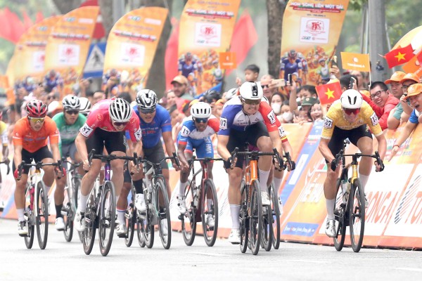 Đoạt áo vàng, ngoại binh đội Vĩnh Long ví Cúp truyền hình TP.HCM với Tour de France Đoạt áo vàng, ngoại binh đội Vĩnh Long ví Cúp truyền hình TP.HCM với Tour de France