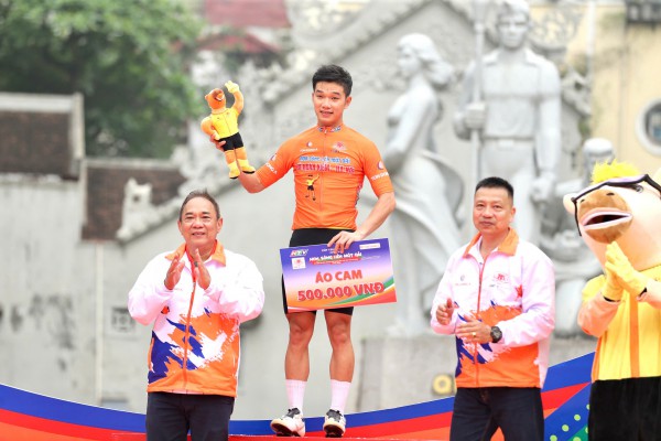 Đoạt áo vàng, ngoại binh đội Vĩnh Long ví Cúp truyền hình TP.HCM với Tour de France Đoạt áo vàng, ngoại binh đội Vĩnh Long ví Cúp truyền hình TP.HCM với Tour de France