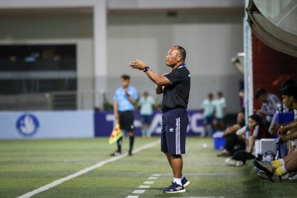 Độc lạ tuyển thủ từng dự vòng loại World Cup trở thành HLV giải sinh viên Độc lạ tuyển thủ từng dự vòng loại World Cup trở thành HLV giải sinh viên