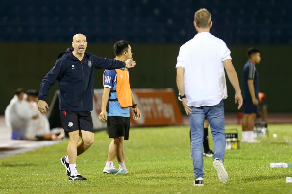 Đội CAHN làm việc với ban huấn luyện để chấn chỉnh tác phong, bảo vệ hình ảnh CLB Đội CAHN làm việc với ban huấn luyện để chấn chỉnh tác phong, bảo vệ hình ảnh CLB