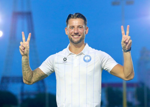 Đội Nam Định lại gây sốc, chiêu mộ hậu vệ Hà Lan từng khoác áo Ajax Amsterdam