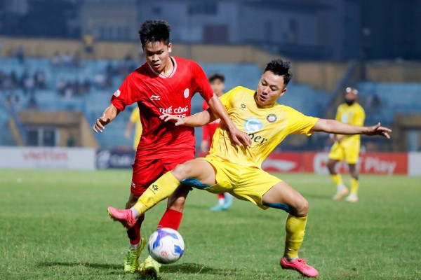 Đội bóng kỳ lạ nhất V-League: Đá thiếu người thì thắng, hơn người... lại thua