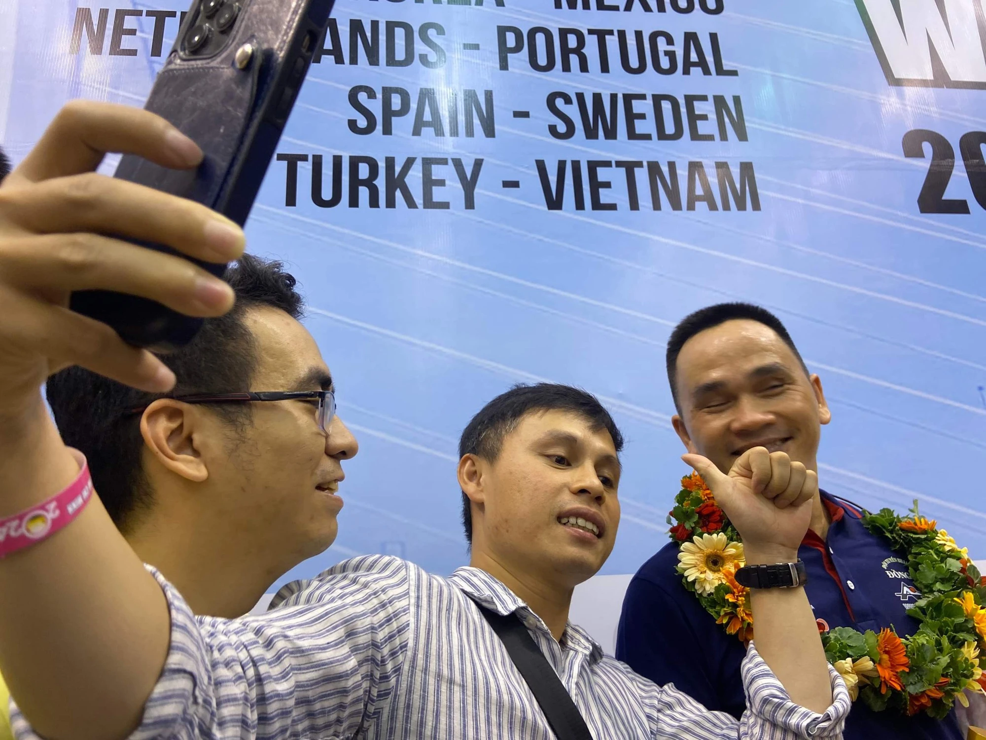 Đổi chiến thuật quá hay, cơ thủ Việt Nam vô địch World Cup billiards 3 băng, anh là ai?