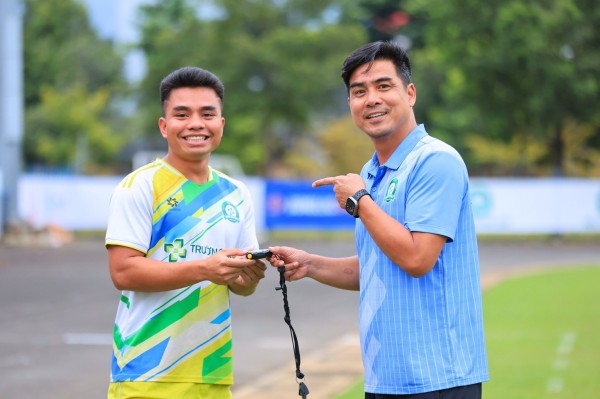 Đội trưởng Công Phượng báo tin vui cho Trường Tươi Đồng Nai Đội trưởng Công Phượng báo tin vui cho Trường Tươi Đồng Nai