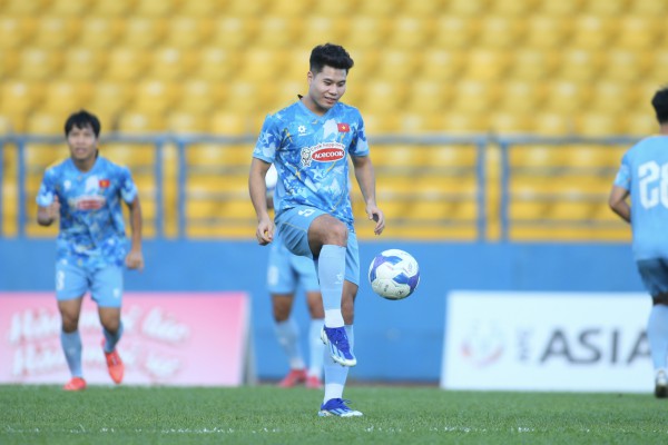 Đội tuyển Việt Nam: 3 tân binh tập riêng, Bùi Tiến Dũng vắng mặt ít ngày vì… Đội tuyển Việt Nam: 3 tân binh tập riêng, Bùi Tiến Dũng vắng mặt ít ngày vì…