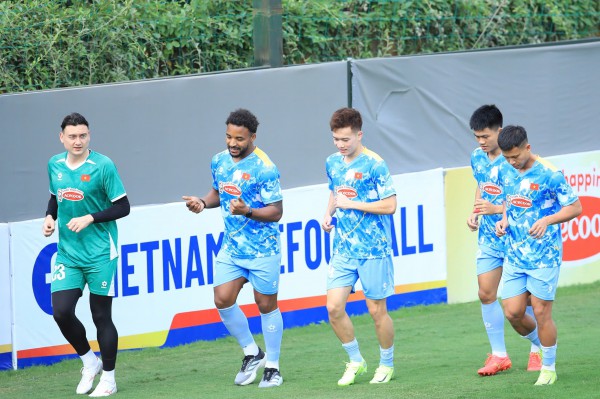 Đội tuyển Việt Nam: Nỗi lo quá ngắn và quá dài