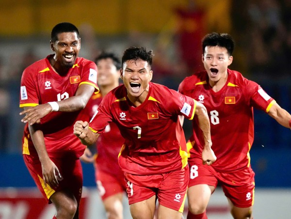 Đội tuyển Việt Nam đẳng cấp hơn nhờ cuộc cách mạng chiều cao Đội tuyển Việt Nam đẳng cấp hơn nhờ cuộc cách mạng chiều cao