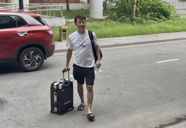 Đội tuyển Việt Nam hội quân, Cao Pendant Quang Vinh và Châu Ngọc Quang rất phong cách! Đội tuyển Việt Nam hội quân, Cao Pendant Quang Vinh và Châu Ngọc Quang rất phong cách!