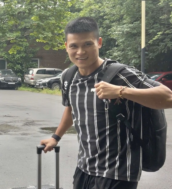 Đội tuyển Việt Nam hội quân, Cao Pendant Quang Vinh và Châu Ngọc Quang rất phong cách! Đội tuyển Việt Nam hội quân, Cao Pendant Quang Vinh và Châu Ngọc Quang rất phong cách!