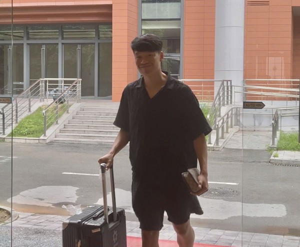 Đội tuyển Việt Nam hội quân, Cao Pendant Quang Vinh và Châu Ngọc Quang rất phong cách! Đội tuyển Việt Nam hội quân, Cao Pendant Quang Vinh và Châu Ngọc Quang rất phong cách!