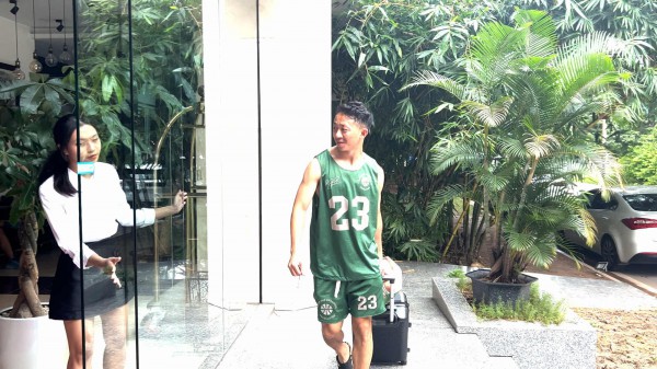 Đội tuyển Việt Nam hội quân, Cao Pendant Quang Vinh và Châu Ngọc Quang rất phong cách! Đội tuyển Việt Nam hội quân, Cao Pendant Quang Vinh và Châu Ngọc Quang rất phong cách!