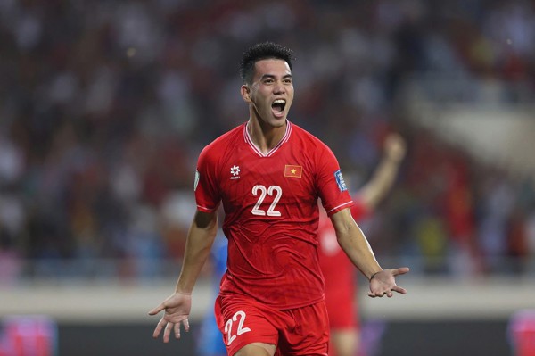 Đội tuyển Việt Nam hội quân, Cao Pendant Quang Vinh và Châu Ngọc Quang rất phong cách! Đội tuyển Việt Nam hội quân, Cao Pendant Quang Vinh và Châu Ngọc Quang rất phong cách!