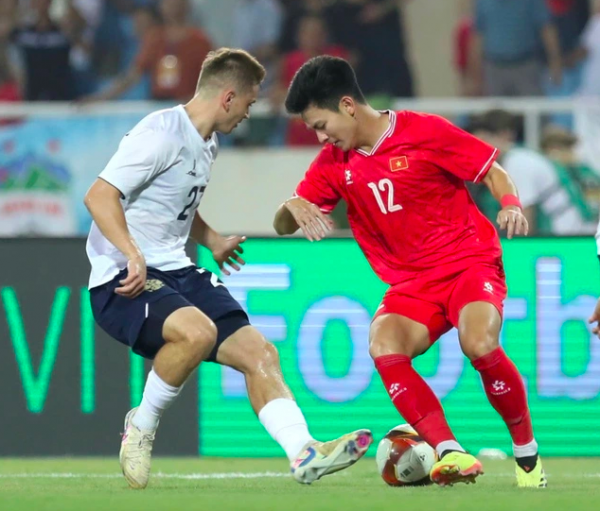 Đội tuyển Việt Nam sẽ bay trên ‘đôi cánh’ đặc biệt, từng là trò cưng của cố nhân Troussier? Đội tuyển Việt Nam sẽ bay trên ‘đôi cánh’ đặc biệt, từng là trò cưng của cố nhân Troussier?