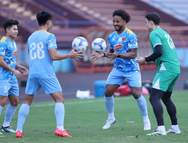 Đội tuyển Việt Nam xây hàng công cực mạnh cho AFF Cup: Có đủ Xuân Son và Hoàng Hên Đội tuyển Việt Nam xây hàng công cực mạnh cho AFF Cup: Có đủ Xuân Son và Hoàng Hên