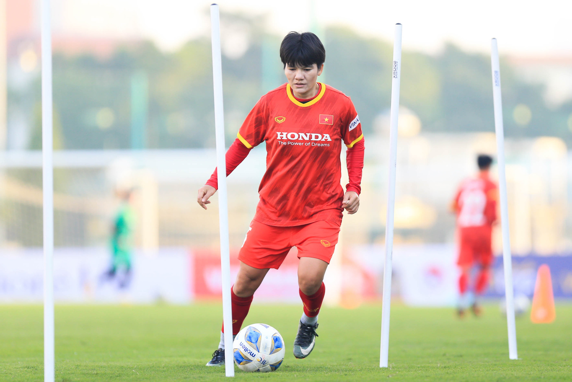 Đội tuyển nữ Việt Nam tập buổi đầu tiên chuẩn bị cho VCK Asian Cup 2022
