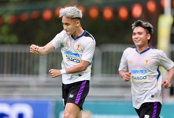 Đương kim vô địch thị uy sức mạnh bằng 'mưa' bàn thắng