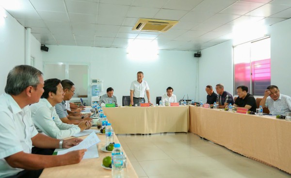 Ông Trần Quốc Tuấn làm việc với ông Trần Anh Tú: Bóng đá TP.HCM được khen ngợi Ông Trần Quốc Tuấn làm việc với ông Trần Anh Tú: Bóng đá TP.HCM được khen ngợi