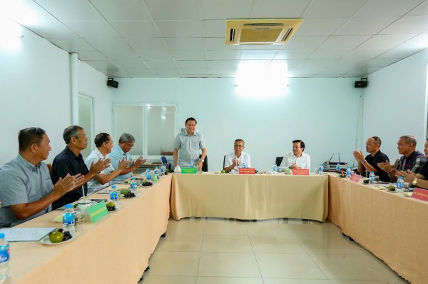 Ông Trần Quốc Tuấn làm việc với ông Trần Anh Tú: Bóng đá TP.HCM được khen ngợi Ông Trần Quốc Tuấn làm việc với ông Trần Anh Tú: Bóng đá TP.HCM được khen ngợi