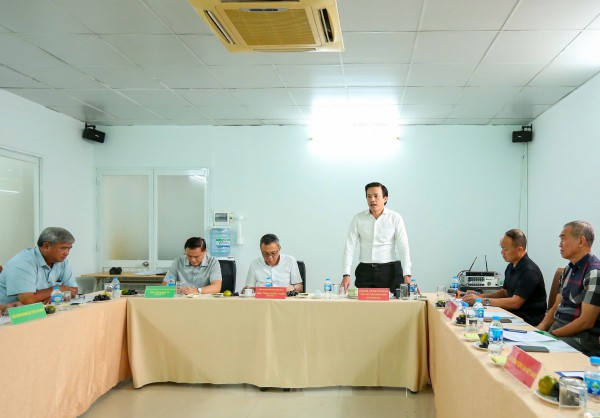 Ông Trần Quốc Tuấn làm việc với ông Trần Anh Tú: Bóng đá TP.HCM được khen ngợi Ông Trần Quốc Tuấn làm việc với ông Trần Anh Tú: Bóng đá TP.HCM được khen ngợi