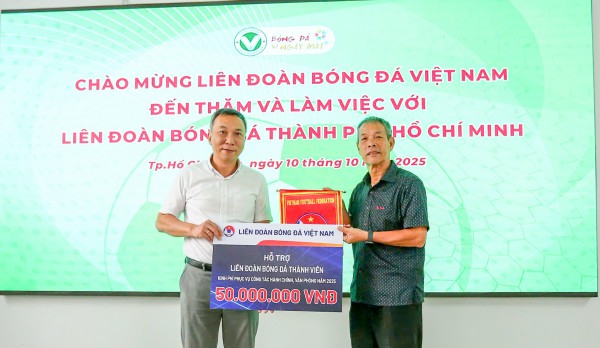 Ông Trần Quốc Tuấn làm việc với ông Trần Anh Tú: Bóng đá TP.HCM được khen ngợi Ông Trần Quốc Tuấn làm việc với ông Trần Anh Tú: Bóng đá TP.HCM được khen ngợi