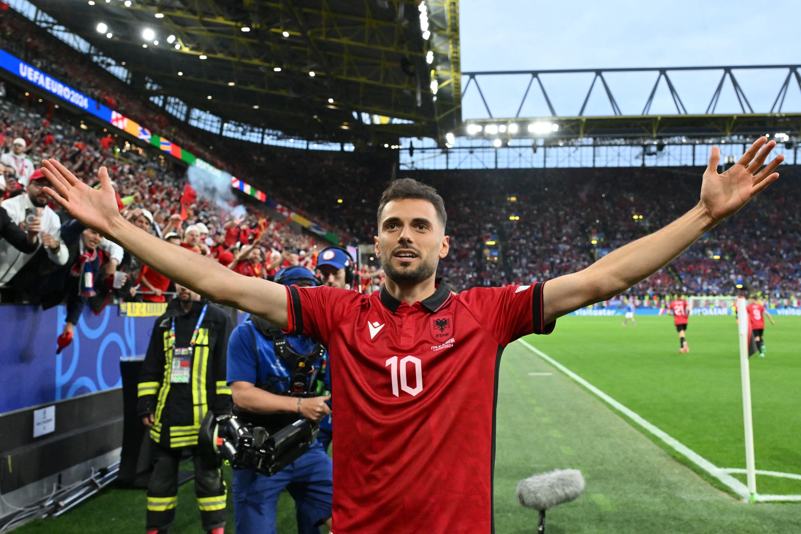 Ghi bàn nhanh nhất lịch sử EURO, Albania vẫn thua ngược đương kim vô địch Ý