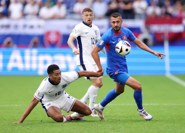 Slovakia thua ngược quá đau đớn, đội tuyển Anh dở tệ vẫn vào tứ kết đấu Thụy Sĩ