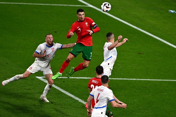 Văn Toàn: 'Đội Bồ Đào Nha khó sẽ có Ronaldo'