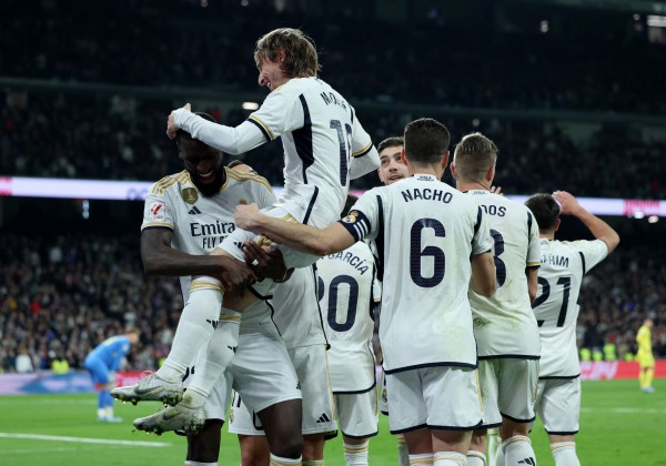 Real Madrid thi đấu sân đặc biệt, Luka Modric sắm vai người hùng