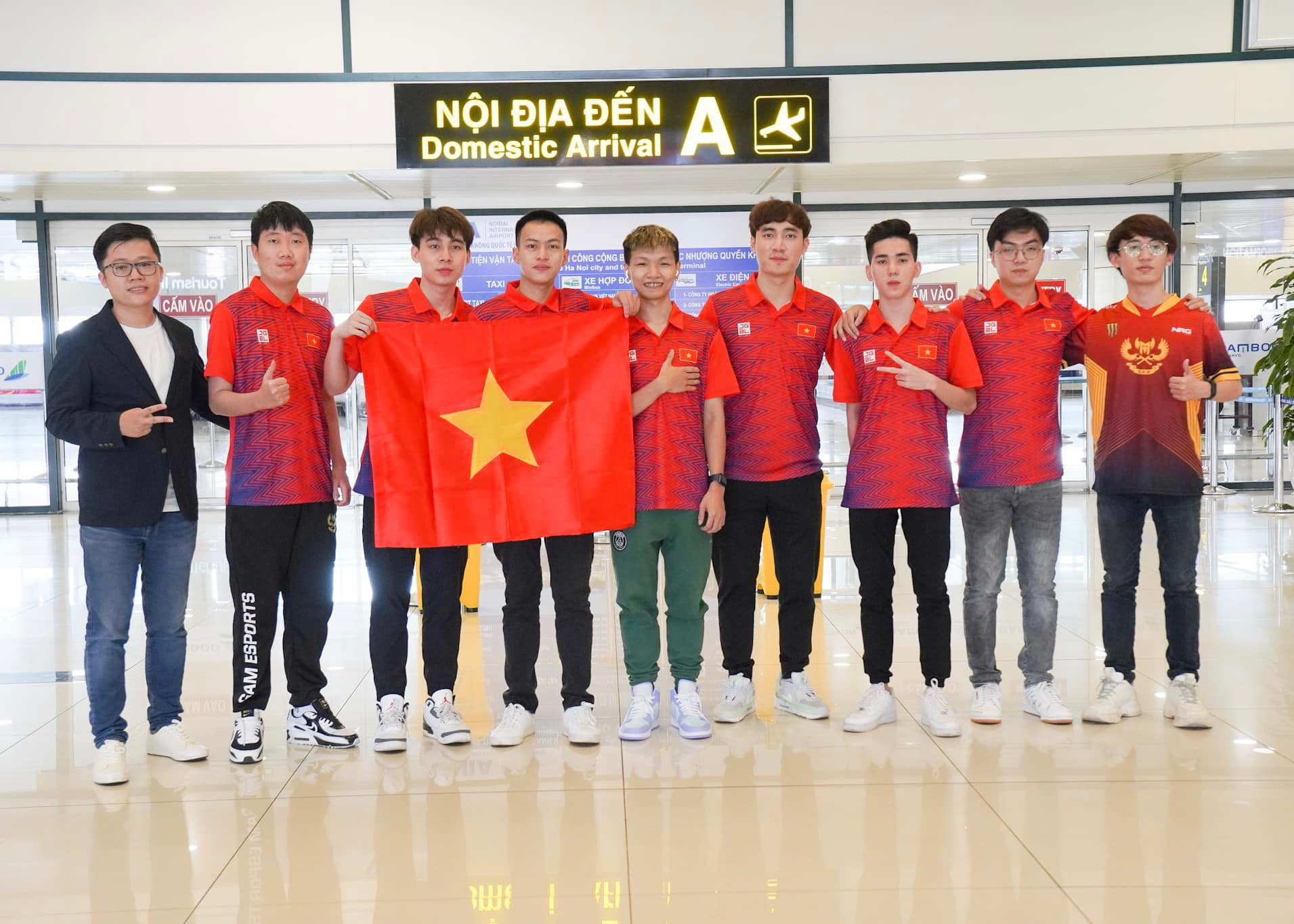SEA Games 31: Đội tuyển Liên Minh Huyền Thoại Việt Nam đã tới Hà Nội, sẵn sàng giành tấm huy chương vàng cho Việt Nam