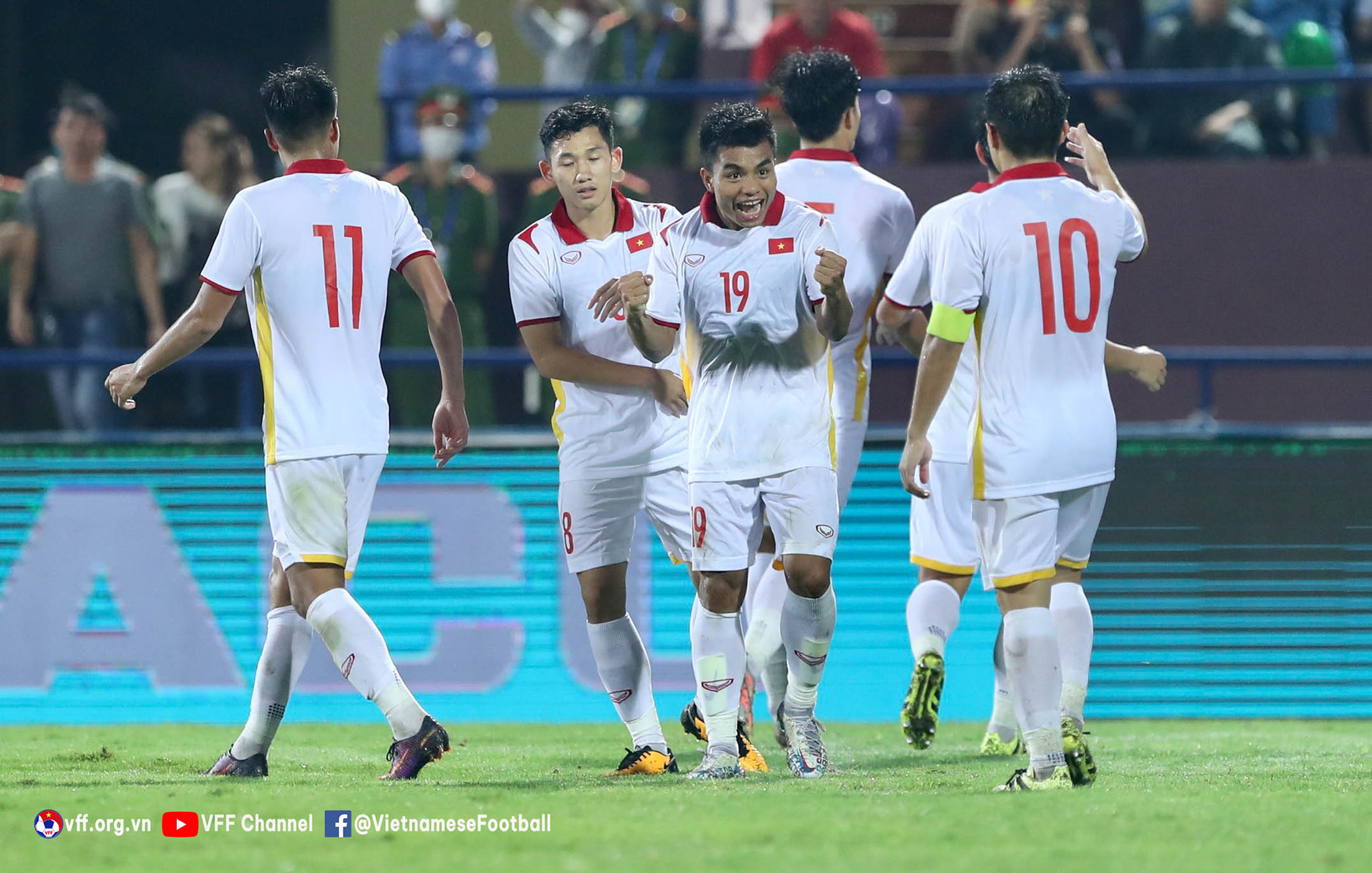 Thắng U23 Timor Leste 2-0, U23 Việt Nam vào bán kết với ngôi nhất bảng A