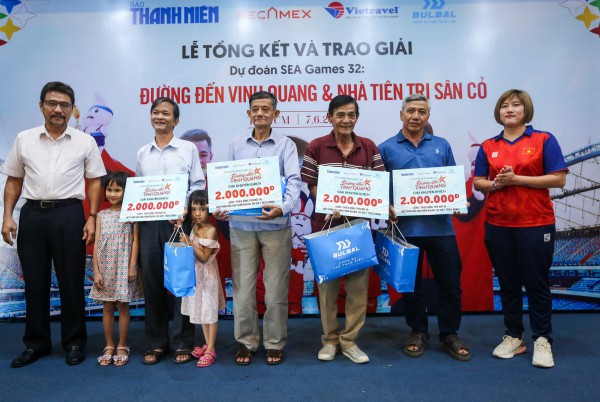 Hào hứng trao giải cuộc thi dự đoán kết quả SEA Games 32 trên Báo Thanh Niên