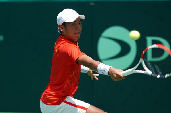 Lý Hoàng Nam ngược dòng vào vòng 2 đơn nam giải quần vợt nhà nghề Indonesia