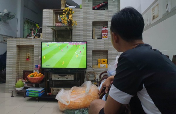 Bạn trẻ bắt đầu những ngày ăn ngủ cùng World Cup 2022