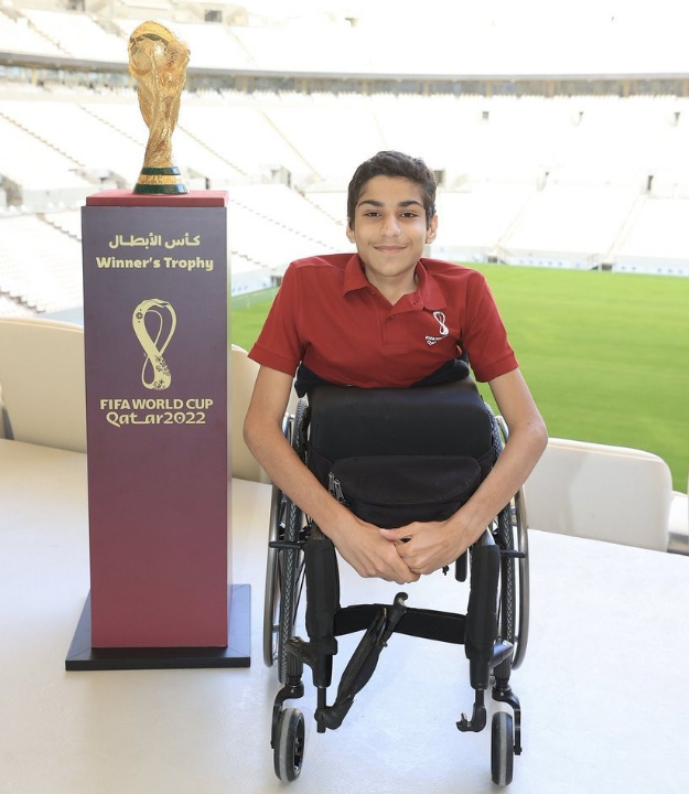 Chàng trai chỉ có nửa thân trên xuất hiện ở World Cup 2022 mơ thành thủ tướng