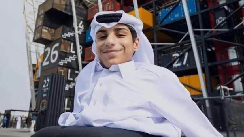 Chàng trai chỉ có nửa thân trên xuất hiện ở World Cup 2022 mơ thành thủ tướng