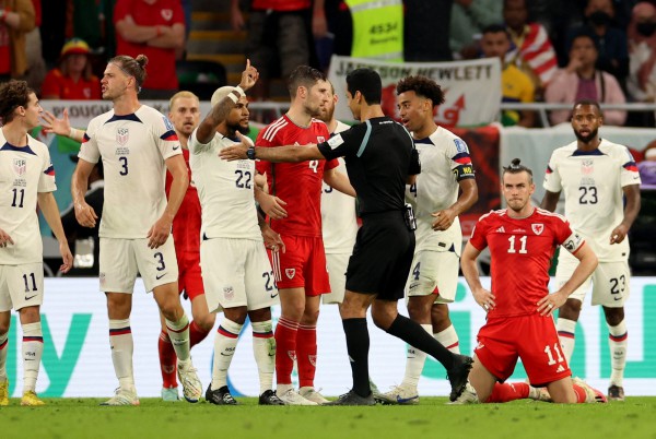 Chỉ 4 trận, World Cup 2022 lập kỷ lục bù giờ không tưởng