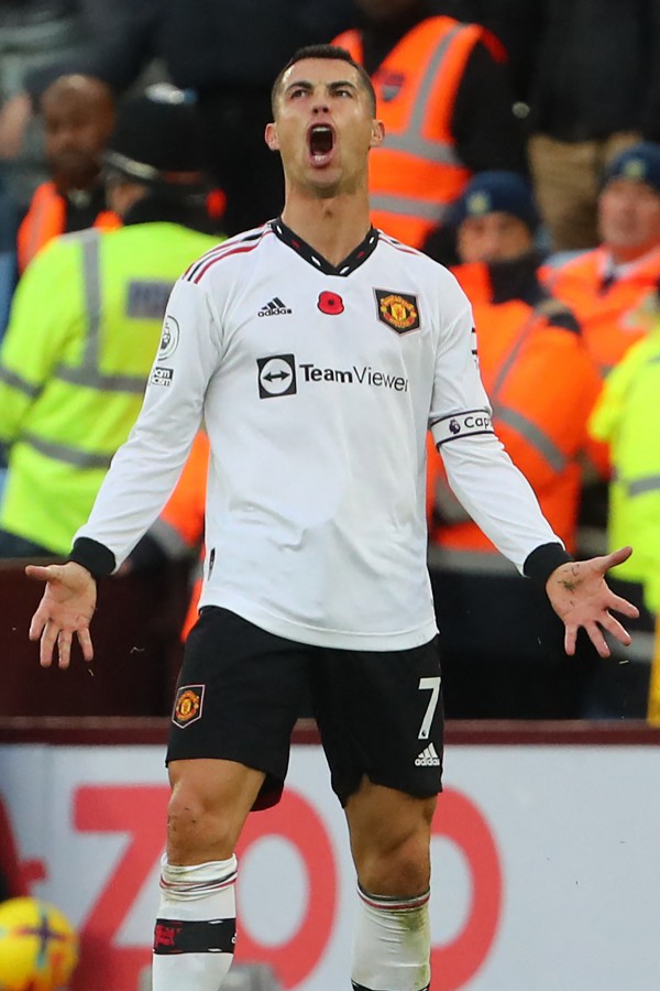 HLV Ten Hag tiết lộ lý do gạch tên Ronaldo khỏi đội hình M.U