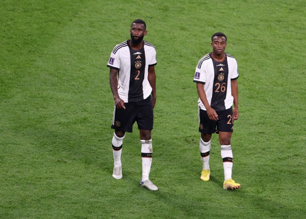 Hậu vệ tuyển Đức bị chỉ trích vì hành động thiếu tôn trọng cầu thủ Nhật Bản Hậu vệ tuyển Đức bị chỉ trích vì hành động thiếu tôn trọng cầu thủ Nhật Bản