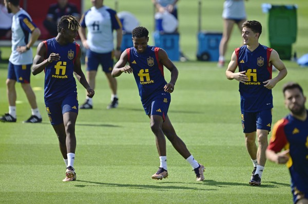 Sao trẻ Tây Ban Nha hy vọng đụng độ anh ruột tại World Cup 2022