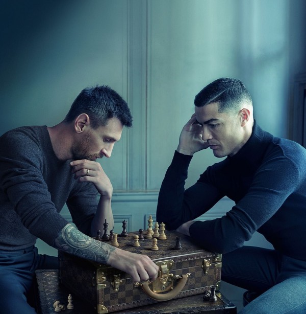 Sự thật bất ngờ đằng sau khoảnh khắc gây sốt của Ronaldo và Messi