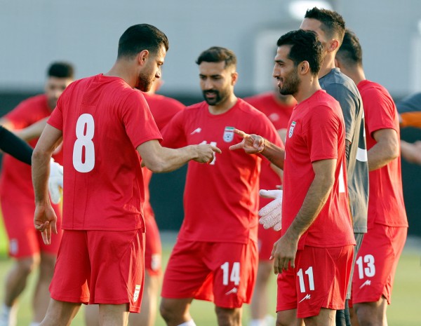 World Cup như ‘cái áo’ quá rộng với đội Qatar, liệu Iran có vào vết xe đổ?