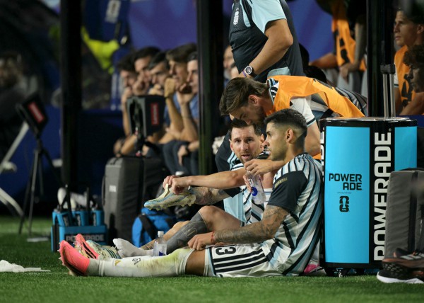HLV Scaloni ngất ngây hạnh phúc: ‘Không còn từ ngữ nào nữa để miêu tả Messi’