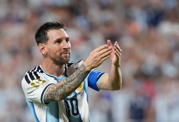 Haaland trầm trồ thán phục kỷ lục của Messi, gọi đàn anh vĩ đại là 'gã điên' Haaland trầm trồ thán phục kỷ lục của Messi, gọi đàn anh vĩ đại là 'gã điên'
